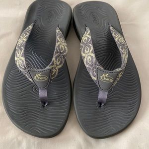 Chaco women flip flop size 6